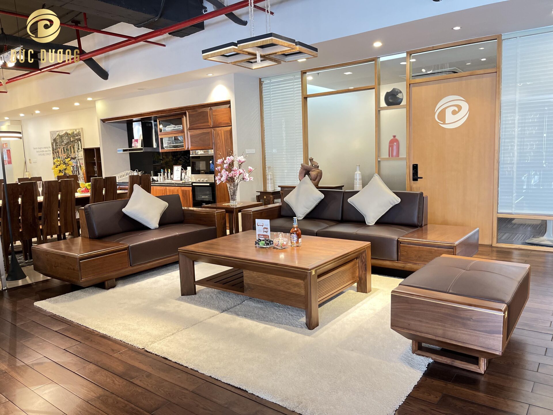Showroom trưng bày sản phẩm nội thất